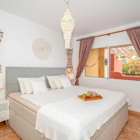 Angel Wings Ocean View Апартаменты *