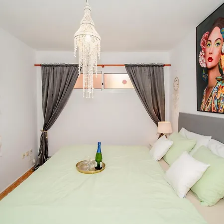 Angel Wings Ocean View Апартаменти *