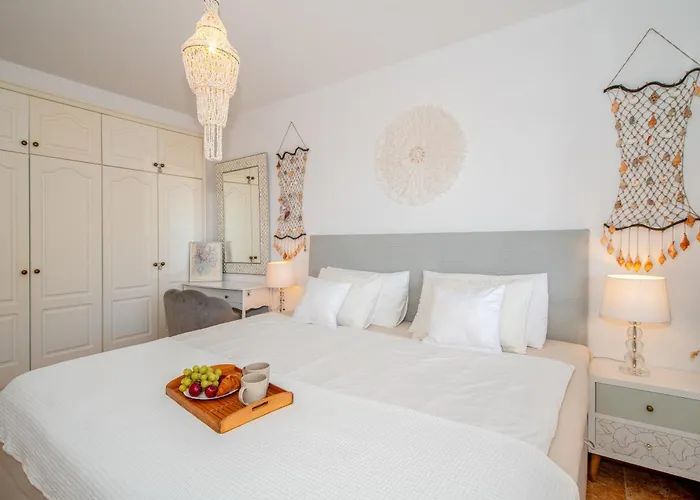 Angel Wings Ocean View Апартаменти *