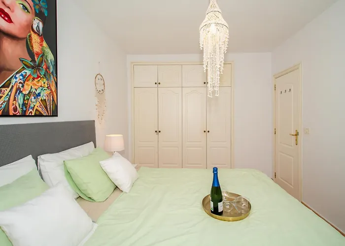 Angel Wings Ocean View Апартаменти *