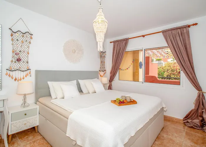 Angel Wings Ocean View Apartment *